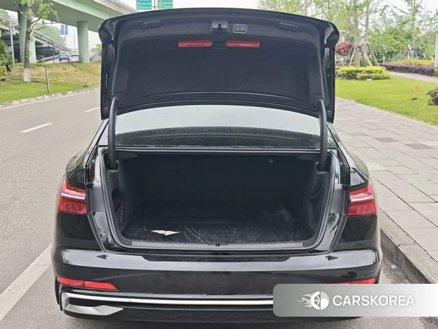 Audi A6L id 4328627 из Китая 9