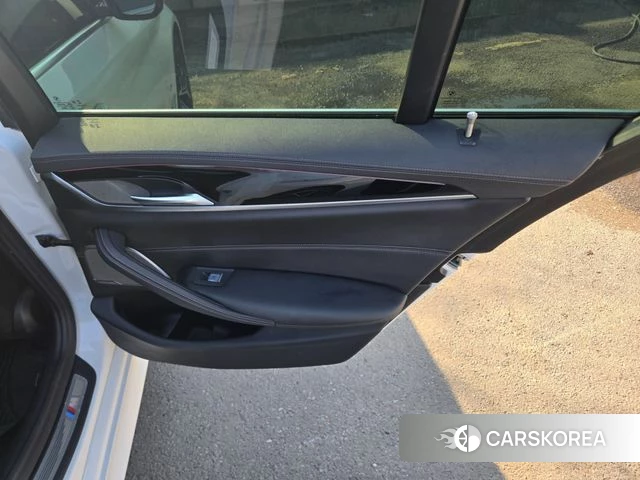 BMW 5 Series (G30) id 3823814 из Кореи 9