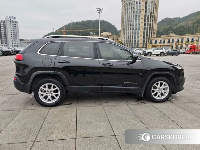 Jeep Free light id 3882316 из Китая 9