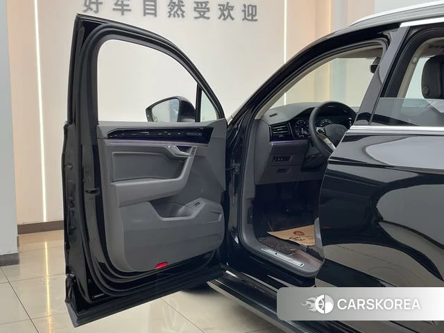 Volkswagen Touareg id 4258632 из Китая 9