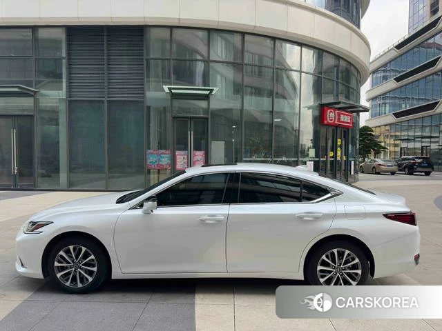 Lexus ES id 4367091 из Китая 9
