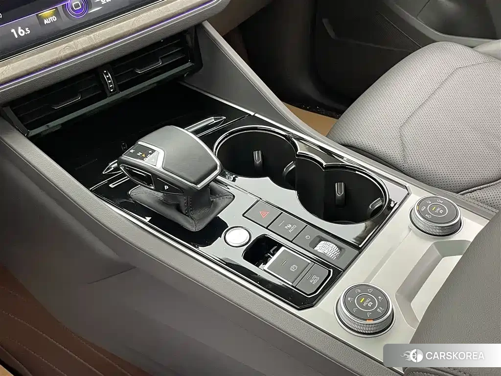 Volkswagen Touareg id 4577448 из Китая 9