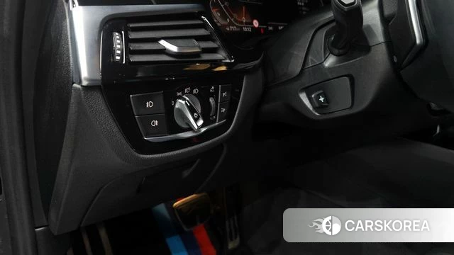 BMW 5 Series (G30) id 3885873 из Кореи 9