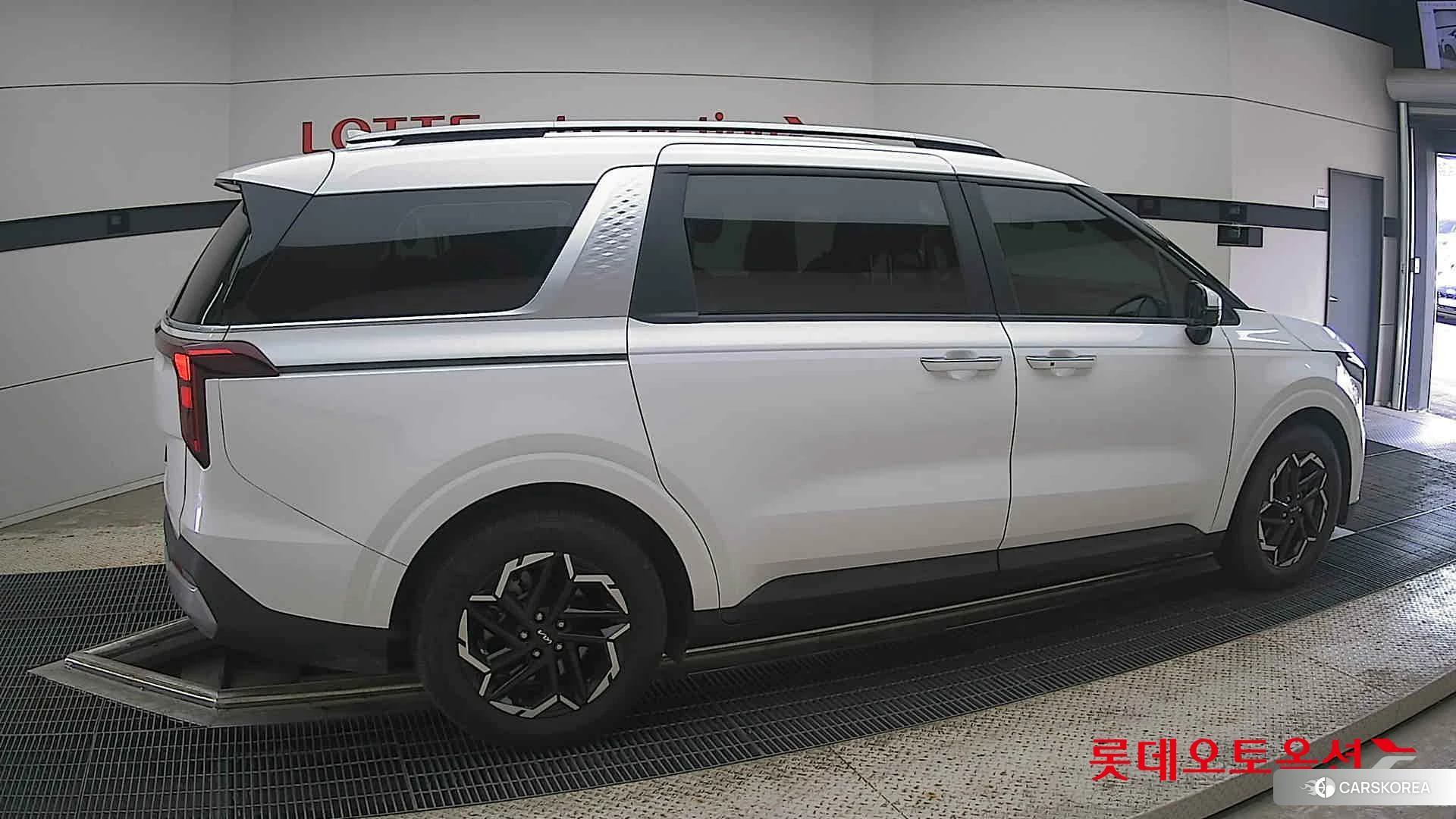 Kia Carnival id 4504295 из Кореи 9