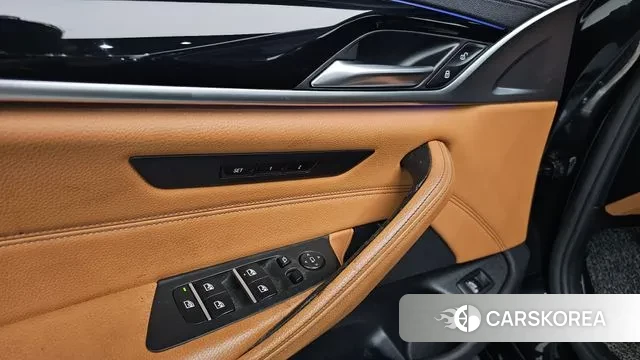 BMW 5 Series (G30) id 3363291 из Кореи 9