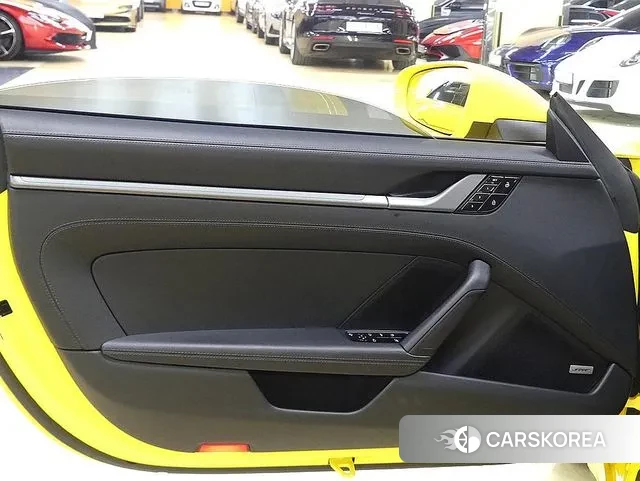 Porsche 911(992) id 3676603 из Кореи 9