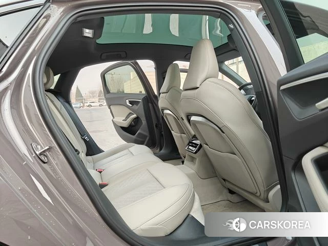 Audi A5L id 3895859 из Китая 9