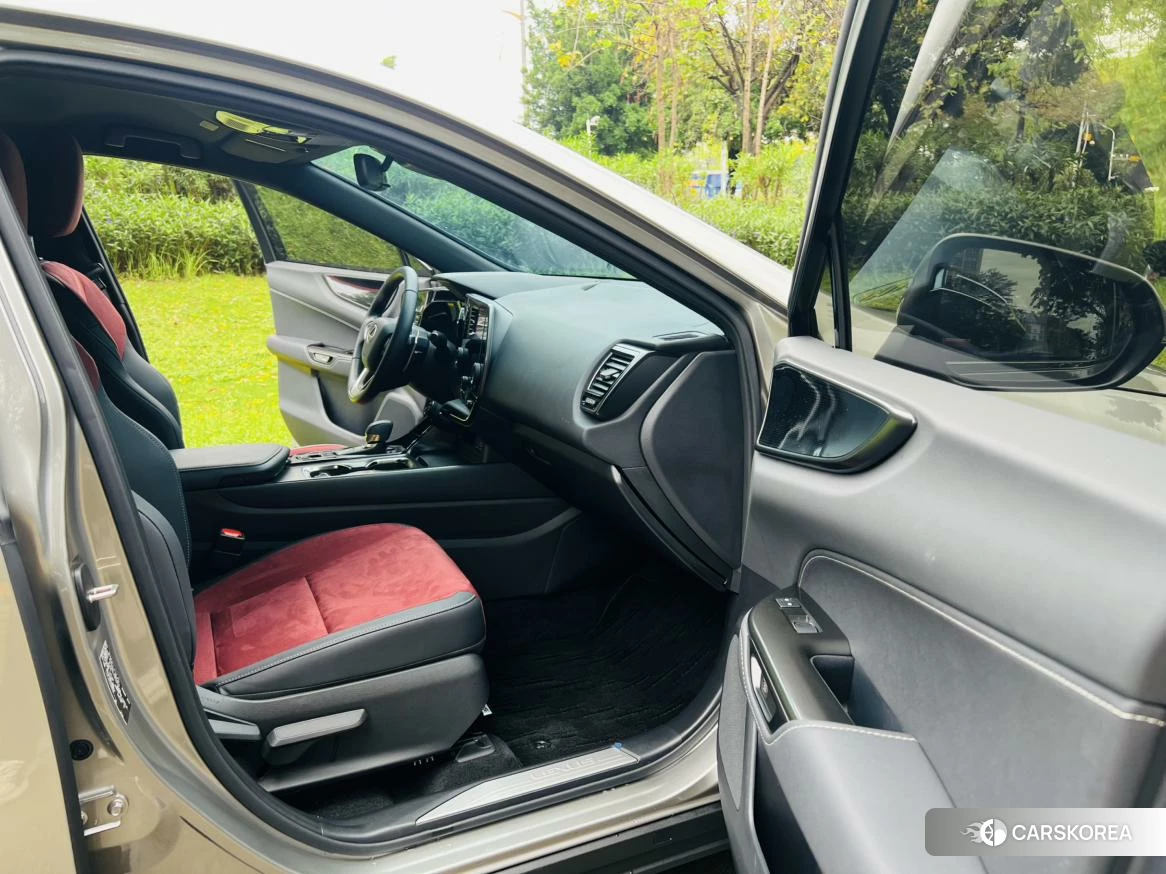 Lexus NX id 4432192 из Китая 9
