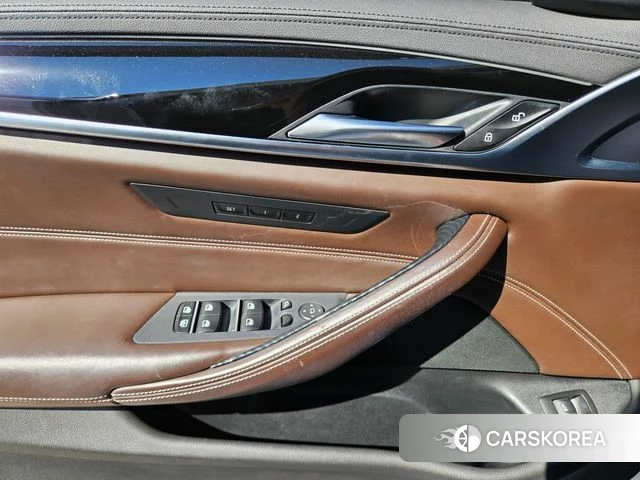 BMW 5 Series (G30) id 3801367 из Кореи 9