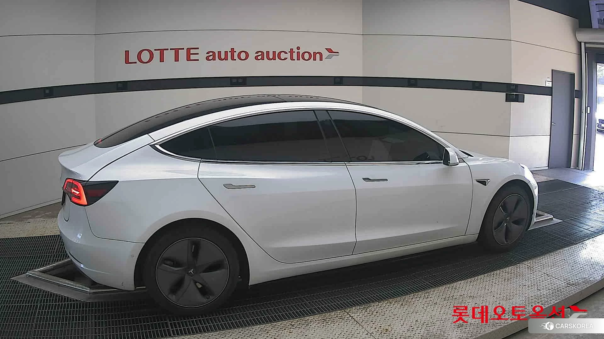 Tesla Model 3 Standard Range Plus RWD id 4679263 из Кореи 9