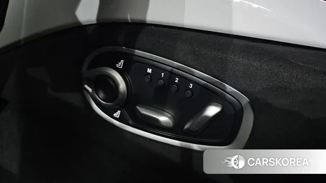 Aston Martin Vantage 2nd Generation id 3766192 из Кореи 9