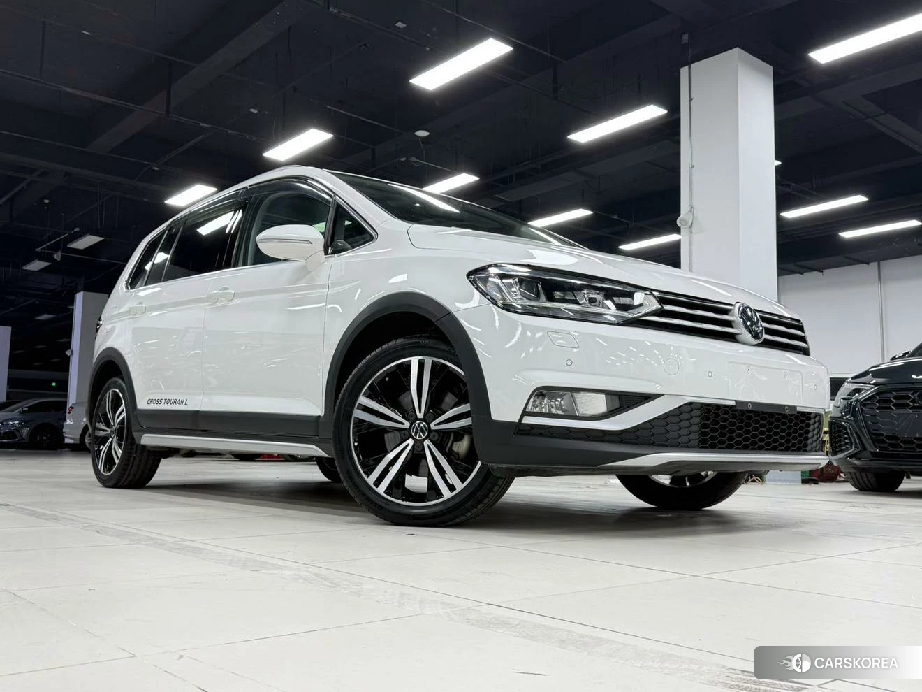 Volkswagen Touran L id 4420988 из Китая 9