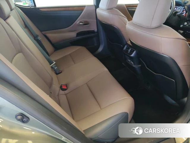 Lexus ES id 4272615 из Китая 9