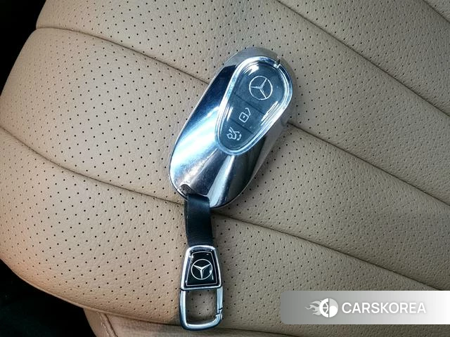 Mercedes-Benz E-class id 4348343 из Китая 9