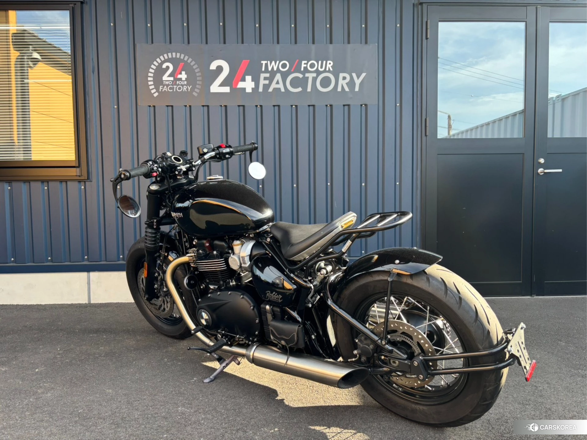 Triumph BONNEVILLE BOBBER id 4352552 из Японии 9