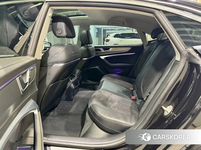 Audi A7L id 3849801 из Китая 9