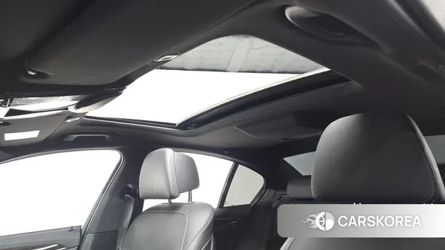 BMW 5 Series (G30) id 3433542 из Кореи 9