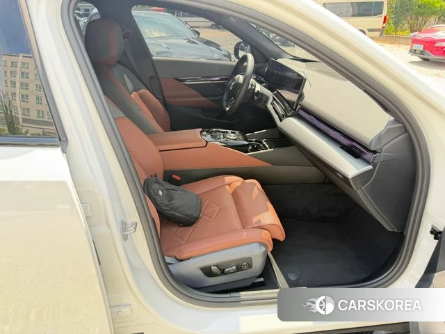 BMW 5 Series (G60) id 4739114 из Кореи 9
