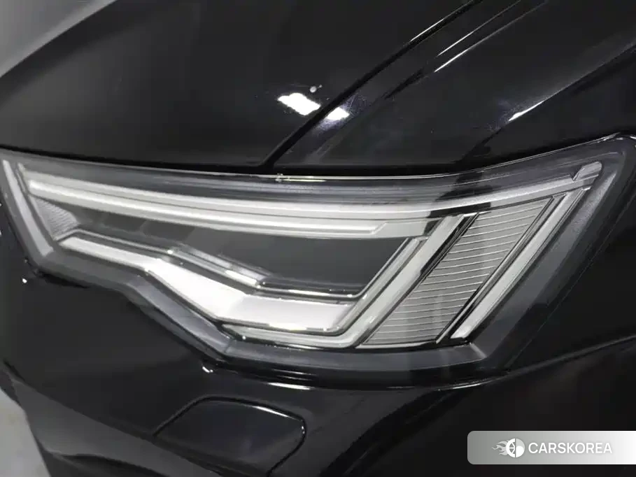 Audi A6L id 4576648 из Китая 9