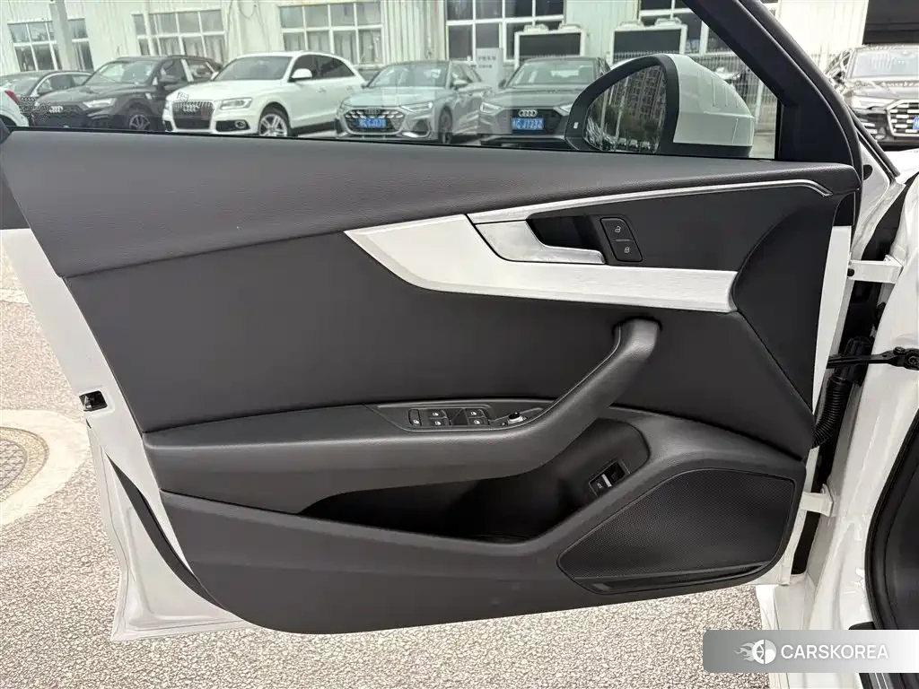 Audi A4L id 4589261 из Китая 9