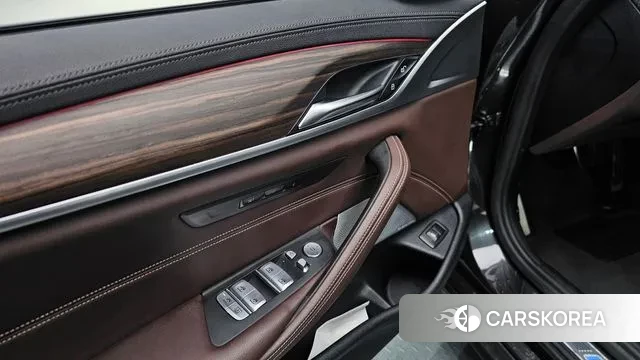 BMW 5 Series (G30) id 3697880 из Кореи 9