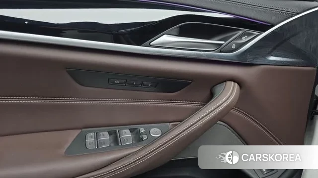 BMW 5 Series (G30) id 3649425 из Кореи 9