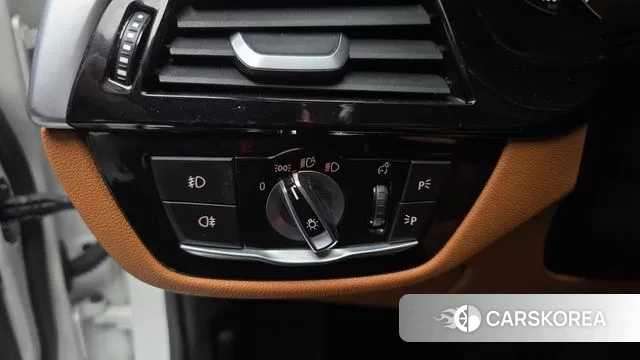 BMW 5 Series (G30) id 3622526 из Кореи 9