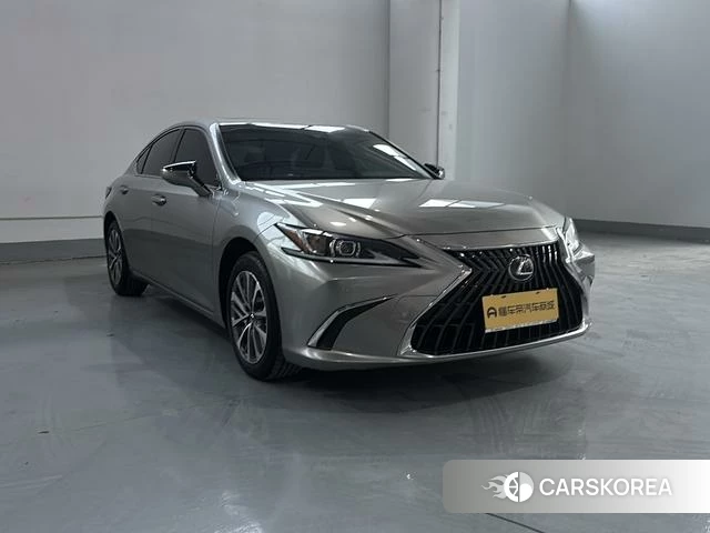 Lexus ES id 4278589 из Китая 10