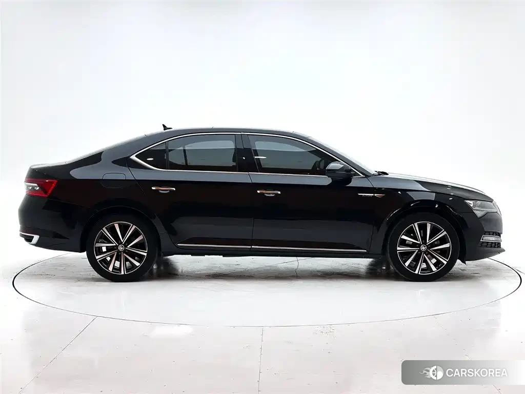 Skoda Superb id 4617040 из Китая 10