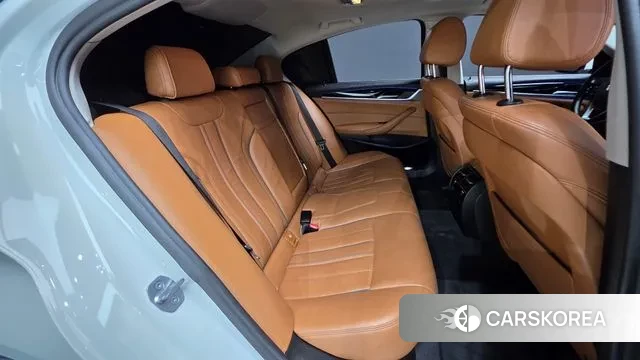 BMW 5 Series (G30) id 3692843 из Кореи 10