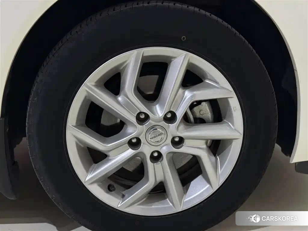 Nissan Tiida id 4599528 из Китая 10