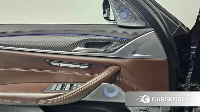 BMW 5 Series (G30) id 4430055 из Кореи 10