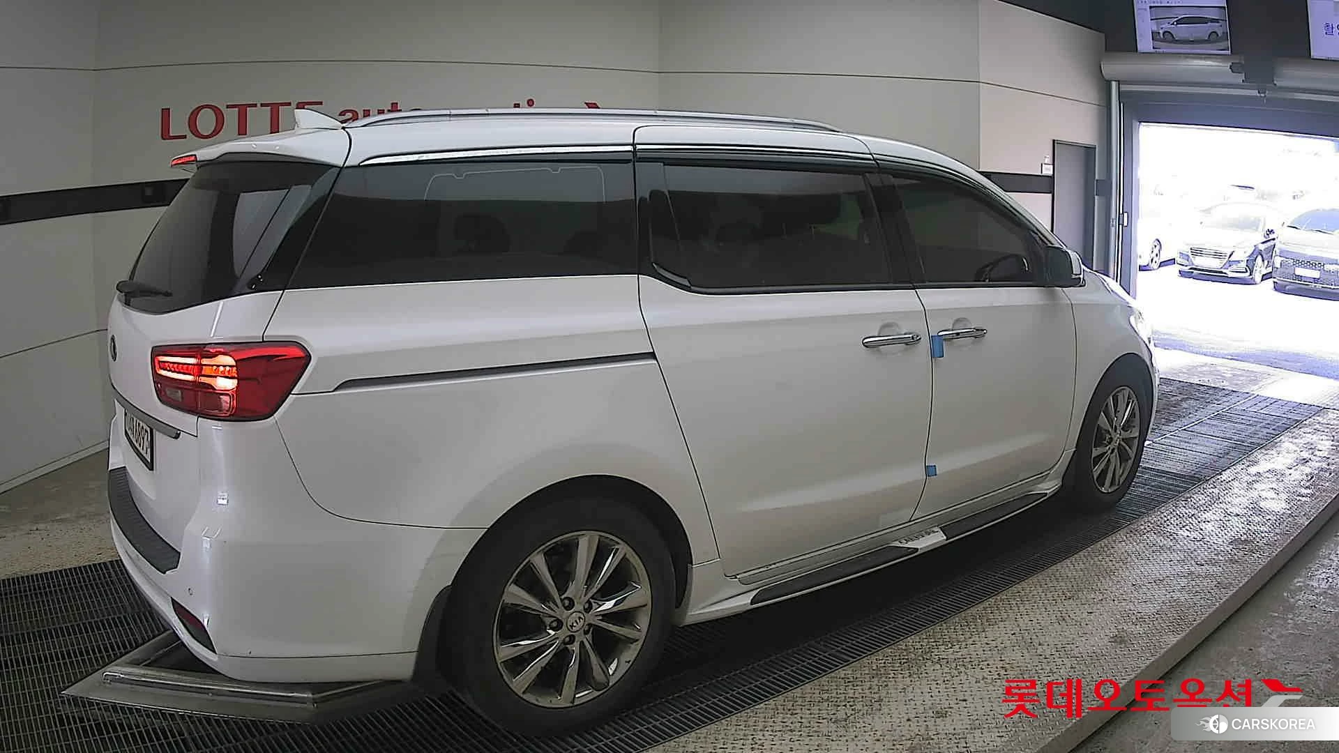 Kia Carnival id 4289554 из Кореи 10