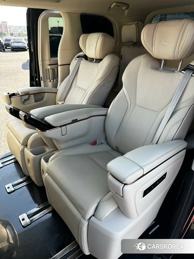 Lexus LM id 4301417 из Китая 10