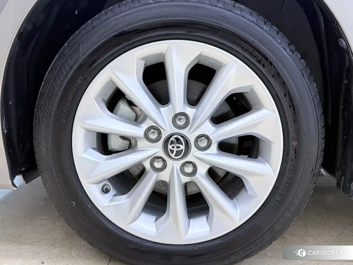 Toyota Corolla id 4589493 из Китая 10