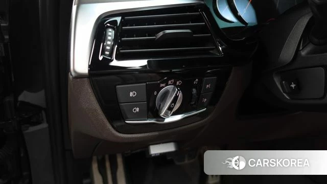 BMW 5 Series (G30) id 4345832 из Кореи 10