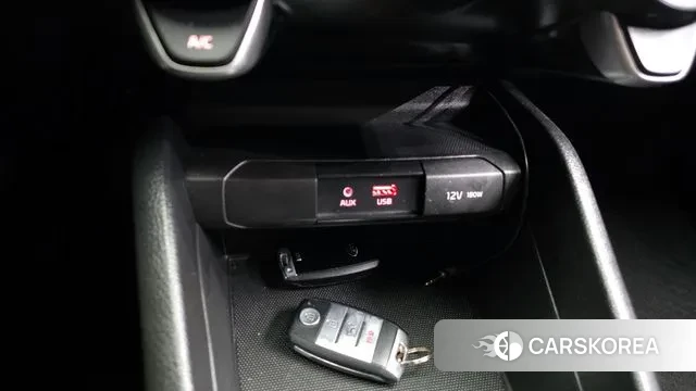 Kia Stonic id 3588130 из Кореи 10