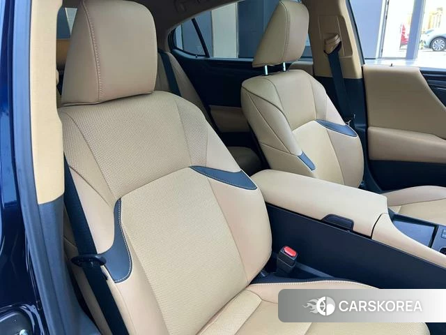 Lexus ES id 4353643 из Китая 10
