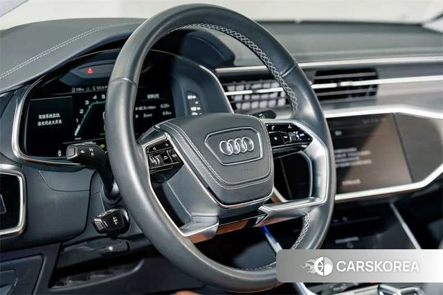 Audi A7L id 3857702 из Китая 10