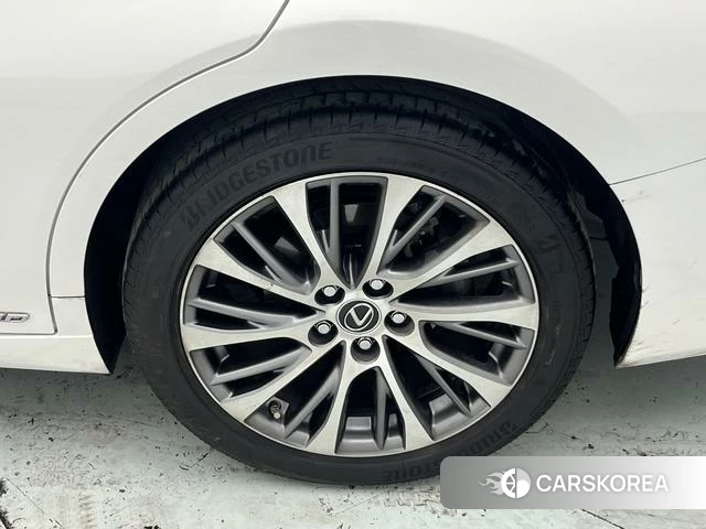 Lexus ES id 4274715 из Китая 10