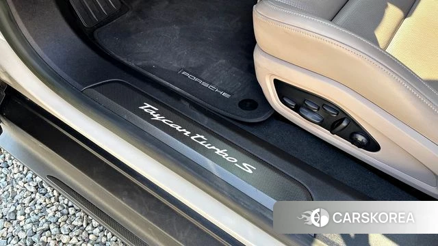 Porsche Taycan id 4201441 из Кореи 10