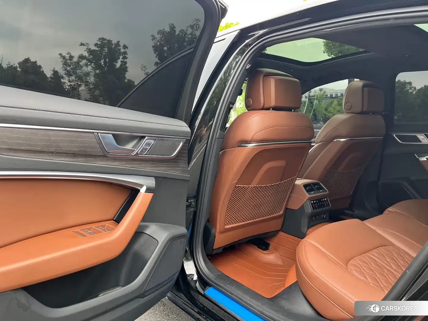 Audi A6L id 4545632 из Китая 10