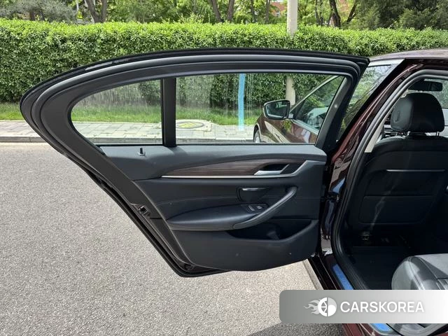 BMW 5 series PHEV id 4208440 из Китая 10