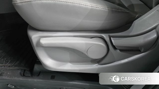 Hyundai The New Grand Starex id 4703437 из Кореи 10