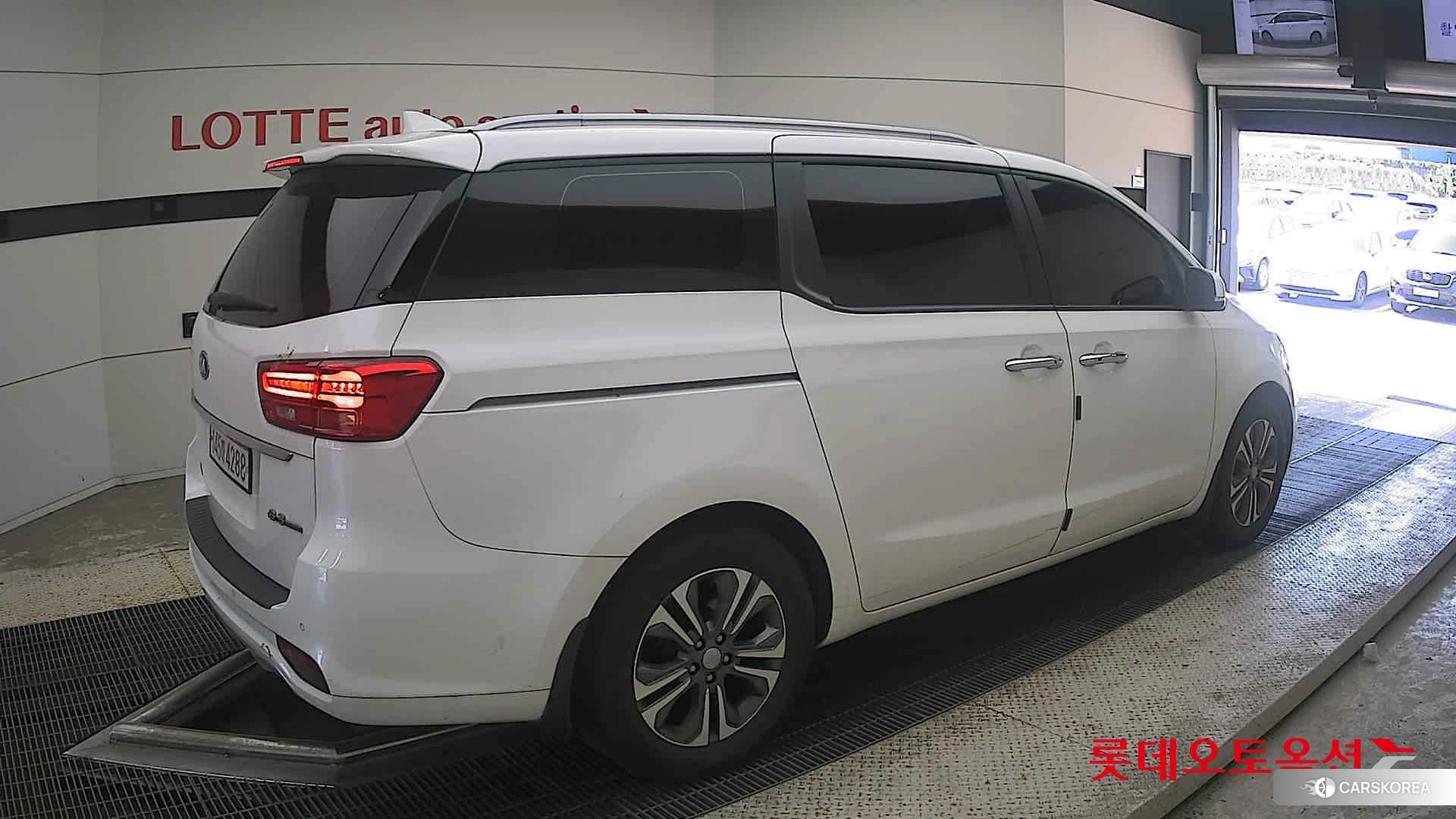 Kia Carnival id 4679356 из Кореи 10