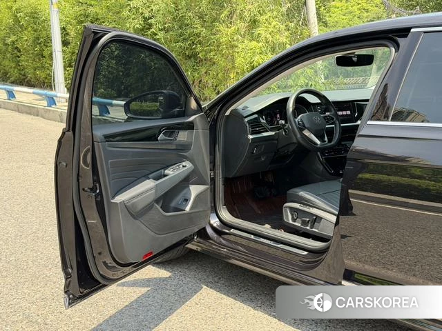 Volkswagen Passat id 4276472 из Китая 10