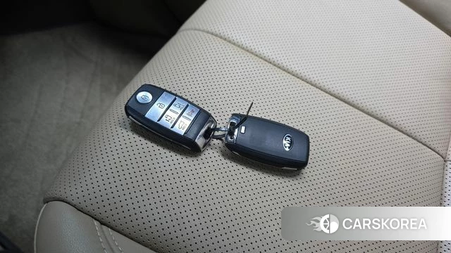 Kia The New Carnival id 4397592 из Кореи 10