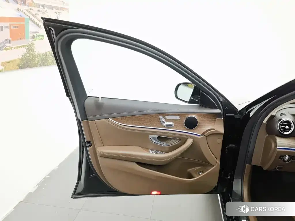 Mercedes-Benz E-Class id 4628360 из Китая 10