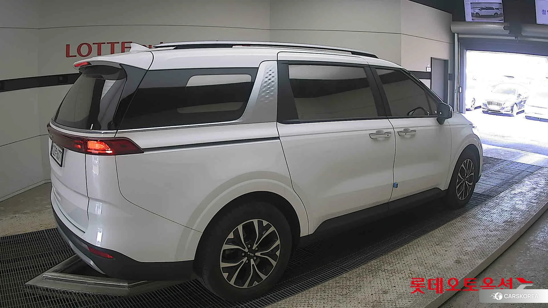 Kia Carnival id 4289627 из Кореи 10