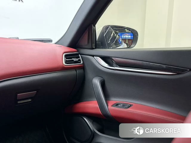 Maserati Ghibli id 4213912 из Китая 10